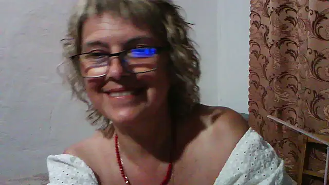 ElizabethGorden live cam on StripChat