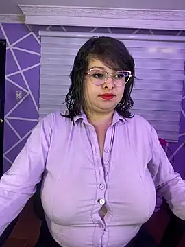 MiiaaJoness live cam on StripChat