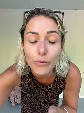 petrouchkaaa_ live sex cam