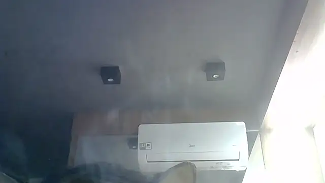 SkinnyKitten live cam on StripChat