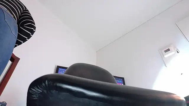 emma_sexxy live cam on StripChat