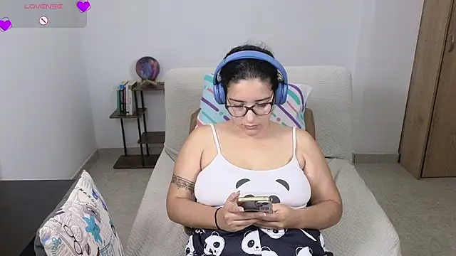 blue__moon_ live cam on StripChat
