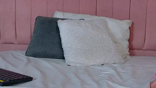 SCARLHETTBROWN webcam