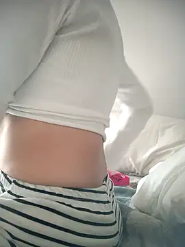 sabrina_v_ live cam on StripChat