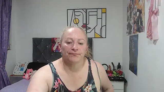 emperabigbootybigass live cam on StripChat