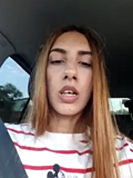 Andreea_Foxx live cam on StripChat