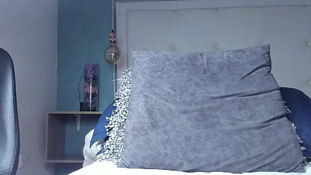 mia_gomez7 live cam on StripChat