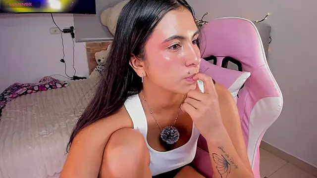 SarahCute14 live cam on StripChat