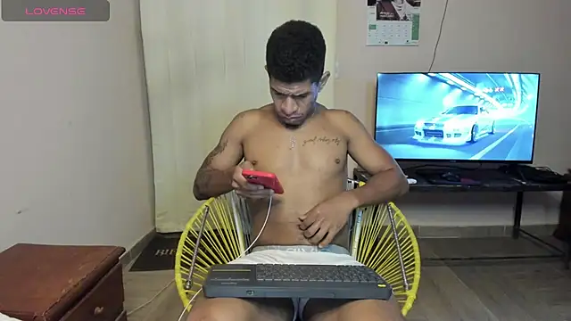 antonio_aguilarx live cam on StripChat