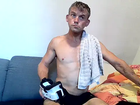Cambitchboy live cam on StripChat