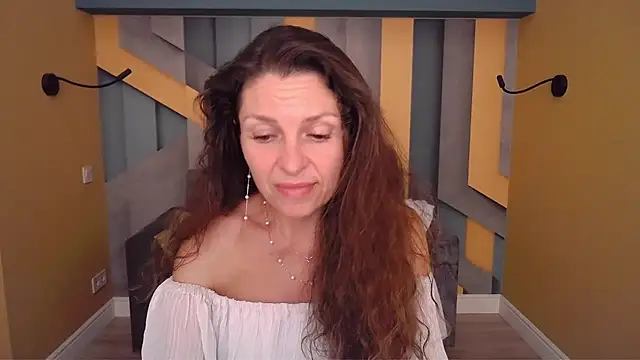 EllaLong webcam