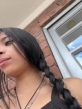 Isabella-Teen live cam on StripChat
