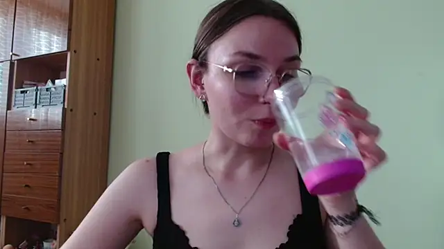 LooveELLYx webcam