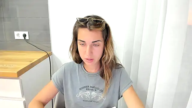 summmmersky1 live cam on StripChat