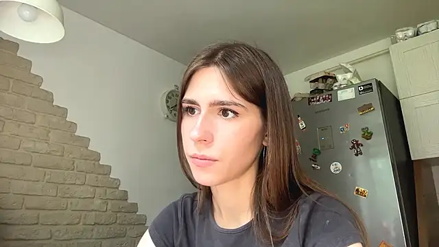 ZaraGuyette live cam on StripChat