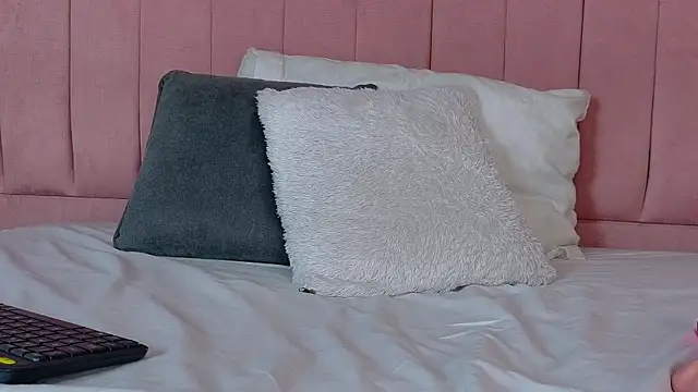 scarlhettbrown (F young) - rub my nipples