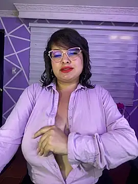 MiiaaJoness webcam