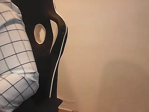 Kalel17073 live cam on StripChat