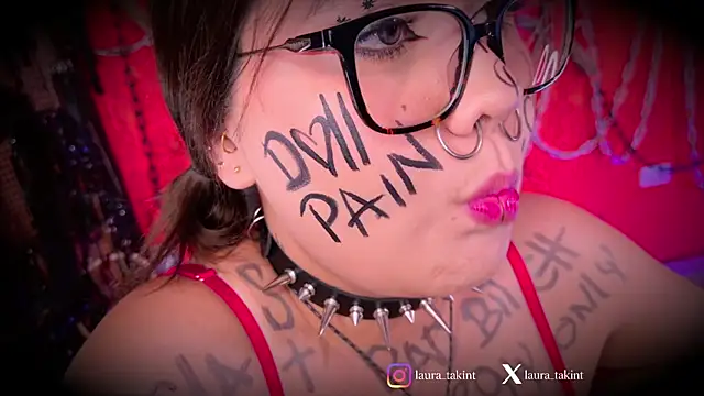 Laura_takint webcam
