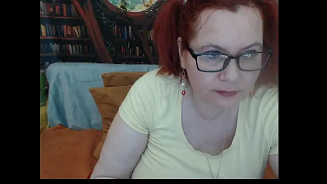 PlayfullMature live cam on StripChat
