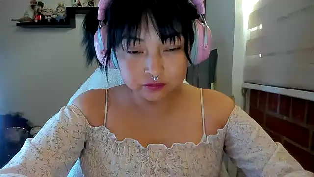 Shaddycute_ live cam on StripChat
