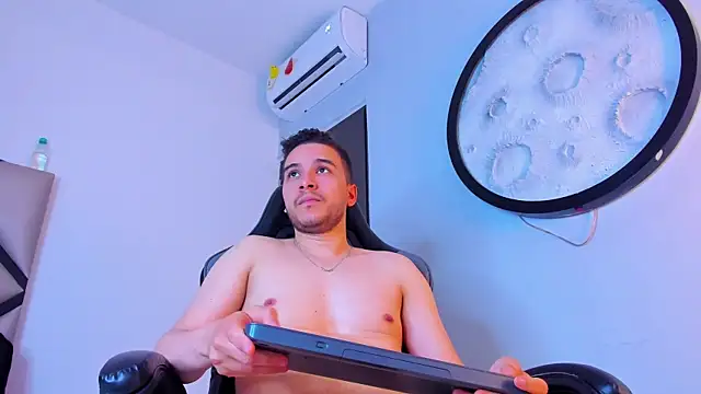 mike_257 live cam on StripChat