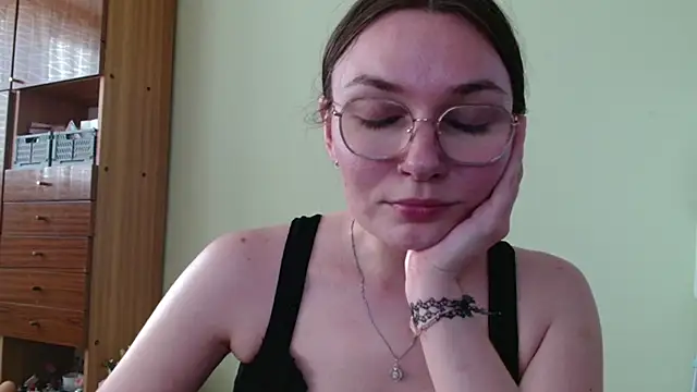 LooveELLYx live cam on StripChat
