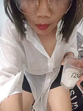 Lady-cum webcam