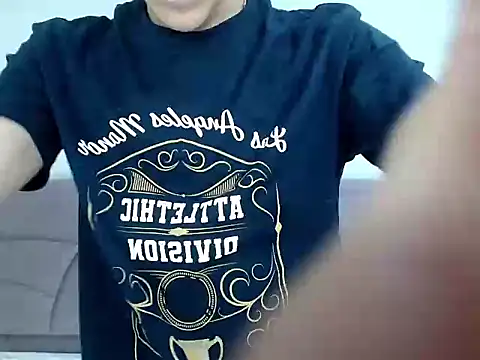 ethan_twink22 live cam on StripChat