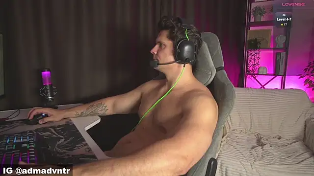 Rus_adventure7 live cam on StripChat
