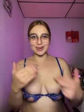 CoraVibes live cam on StripChat
