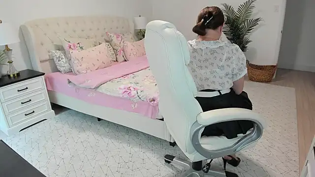 Vika73 live cam on StripChat