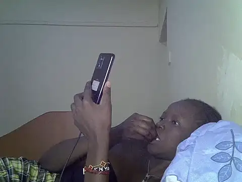 GoldenEbony1 live cam on StripChat