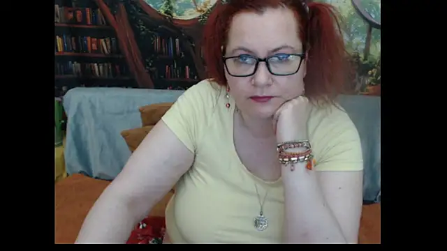 PlayfullMature webcam
