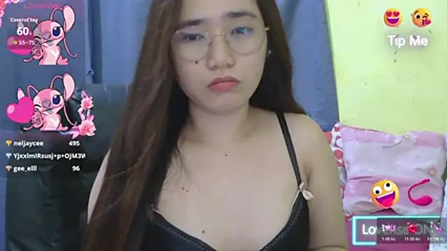 HornyAsian4uxx live sex cam