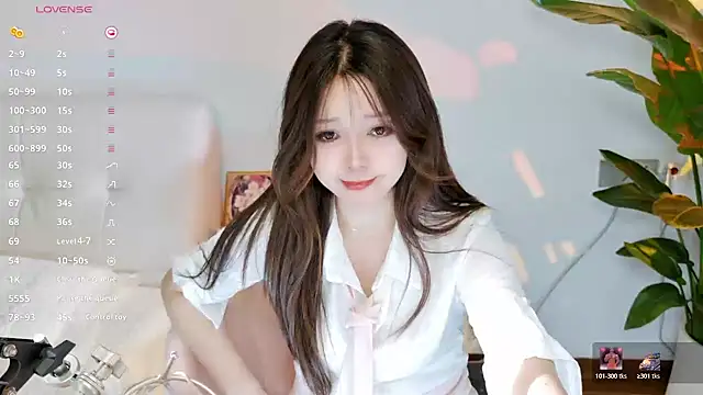 Yiluo95 live sex cam