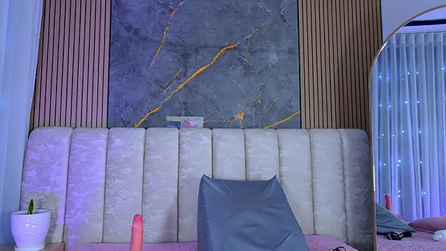 mia_scot webcam