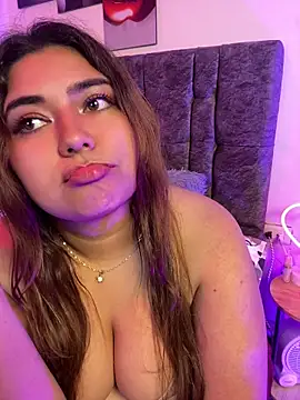 CurvyLolaX webcam