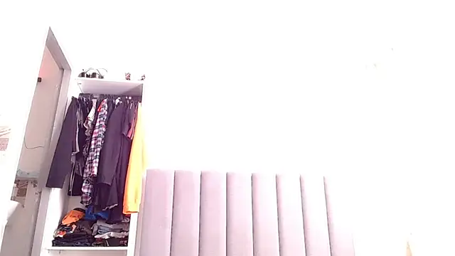 saara_johnson496 webcam