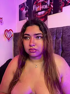 CurvyLolaX