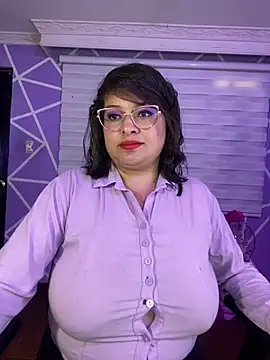 MiiaaJoness webcam