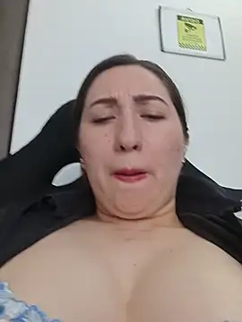 suzy-111 live cam on StripChat