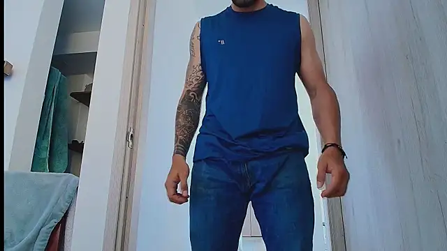 thomas_gun live cam on StripChat