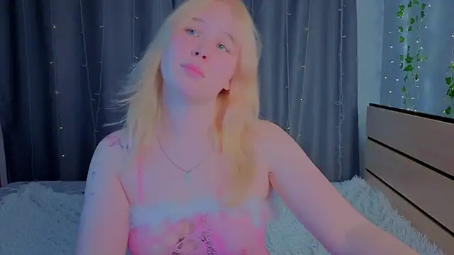 unburnedgirl live cam on StripChat