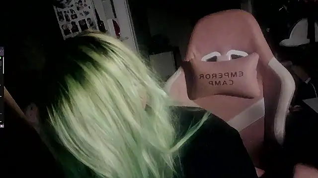 Green_angel live cam on StripChat