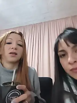 flaa18 live cam on StripChat