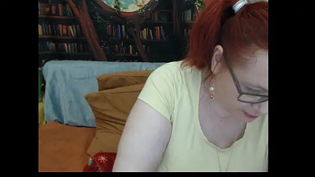 PlayfullMature webcam