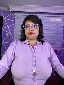 MiiaaJoness webcam