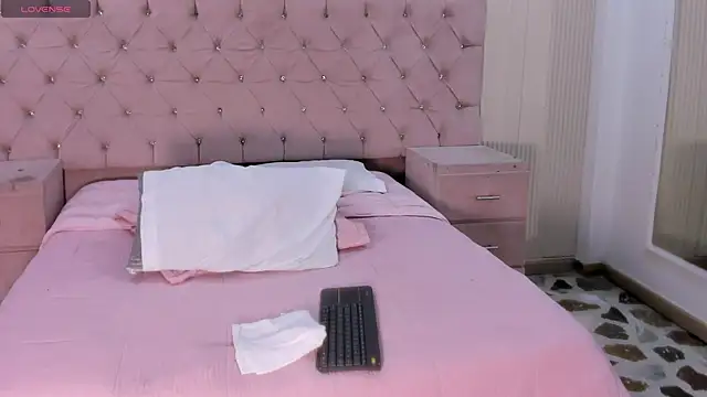 ZarinaWynne webcam