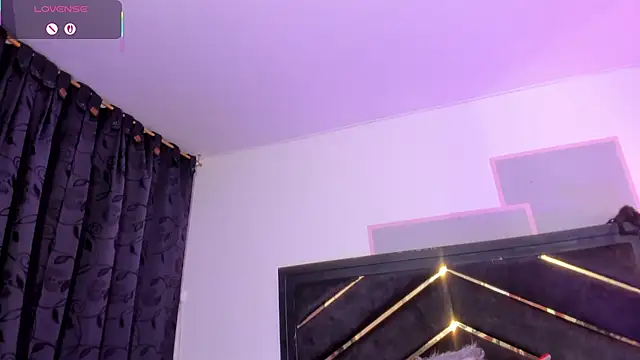 april_jones05 live cam on StripChat